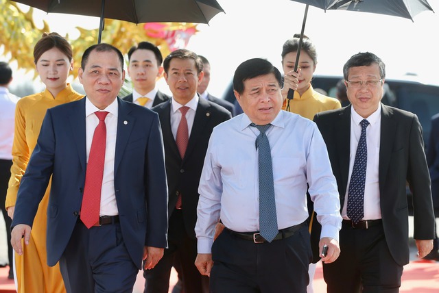 Chưa đầy 20 ngày nữa, Vingroup của tỷ phú Phạm Nhật Vượng sẽ khởi công loạt siêu dự án từ KĐT có vốn khủng nhất lịch sử đến metro, nhà máy thép - Ảnh 1.