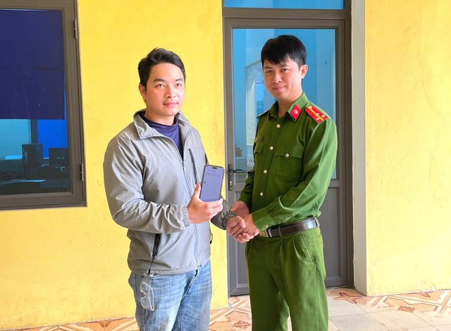 Mang 55 triệu đồng nộp vào cây ATM nhưng tiền không vào tài khoản, người đàn ông vội báo công an - Ảnh 1.