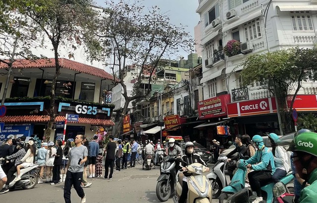 “Tân binh” GS25 chào sân Hà Nội, mở cửa hàng cách Circle K vài bước chân- Ảnh 1.
