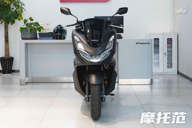 Xe ga trên hạng Air Blade của Honda về đại lý: "Ăn" 2,1L/100km, nâng cấp loạt trang bị- Ảnh 1.