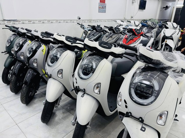Xe ga 110cc "sang, xịn, mịn" của Honda về đại lý Việt: Trang bị ngang cơ Vision, tiết kiệm xăng ấn tượng 1,8 lít/100 km- Ảnh 1.