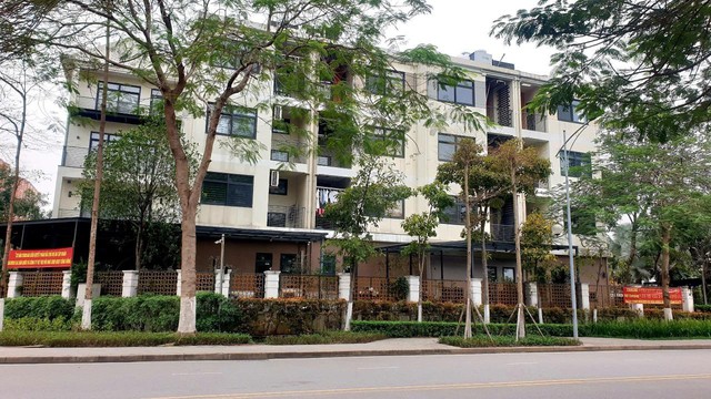 Sống tại khu biệt thự trăm tỷ mỗi căn, Sống tại khu biệt thự trăm tỷ mỗi căn,