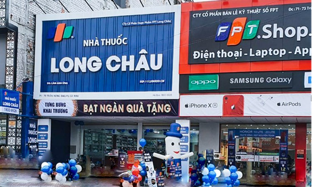 Không chỉ các cửa hàng Viettel, người dân còn có thể tới MobiFone, Long Châu, Bưu điện Việt Nam, FPT Shop, VNPT để cấp lại giấy phép lái xe, đăng ký kinh doanh, đăng ký kết hôn- Ảnh 2. Không chỉ các cửa hàng Viettel, người dân còn có thể tới MobiFone, Long Châu, Bưu điện Việt Nam, FPT Shop, VNPT để cấp lại giấy phép lái xe, đăng ký kinh doanh, đăng ký kết hôn- Ảnh 2.