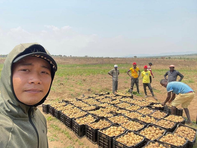 Trước khi vướng vào lùm xùm 'kẹo rau củ' cùng Hằng Du Mục và hoa hậu Thùy Tiên, 'chủ tịch' Quang Linh Vlogs đang sở hữu những mảng kinh doanh nào?- Ảnh 3. Trước khi vướng vào lùm xùm 'kẹo rau củ' cùng Hằng Du Mục và hoa hậu Thùy Tiên, 'chủ tịch' Quang Linh Vlogs đang sở hữu những mảng kinh doanh nào?- Ảnh 3.