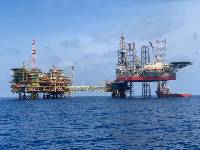 Petrovietnam tiếp tục chia 'miếng bánh' với 'ông lớn' dầu khí Malaysia: Cùng khai thác mỏ dầu với lưu lượng 20.000 thùng dầu, 200 triệu khối khí mỗi ngày- Ảnh 1.