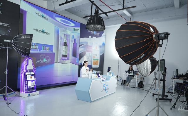 Lần đầu tiên Việt Nam có "Nhà máy Livestream": Hoạt động 24/7 với 22 studio, tích hợp cả AI- Ảnh 1. Lần đầu tiên Việt Nam có "Nhà máy Livestream": Hoạt động 24/7 với 22 studio, tích hợp cả AI- Ảnh 1.