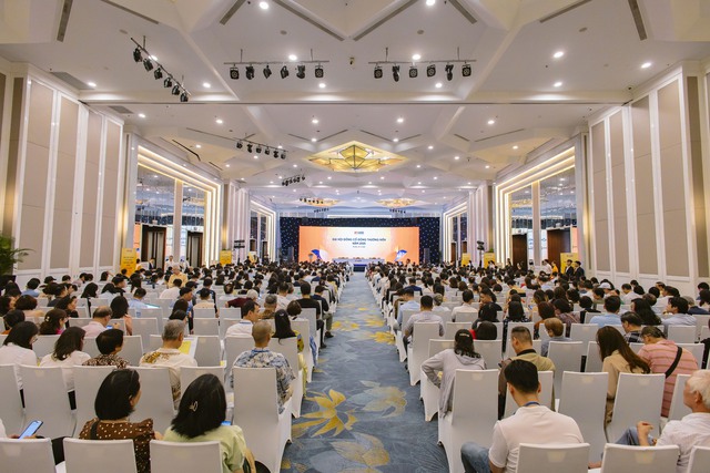 ĐHĐCĐ SHB: Bứt phá vươn tầm trong kỷ nguyên mới, kế hoạch lợi nhuận tăng 25%, cổ đông tin tưởng đồng hành- Ảnh 4. ĐHĐCĐ SHB: Bứt phá vươn tầm trong kỷ nguyên mới, kế hoạch lợi nhuận tăng 25%, cổ đông tin tưởng đồng hành- Ảnh 4.