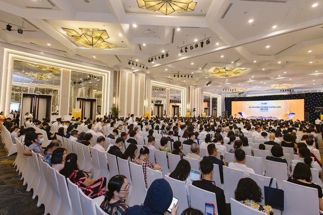 ĐHĐCĐ SHB: Bứt phá vươn tầm trong kỷ nguyên mới, kế hoạch lợi nhuận tăng 25%, cổ đông tin tưởng đồng hành- Ảnh 2. ĐHĐCĐ SHB: Bứt phá vươn tầm trong kỷ nguyên mới, kế hoạch lợi nhuận tăng 25%, cổ đông tin tưởng đồng hành- Ảnh 2.