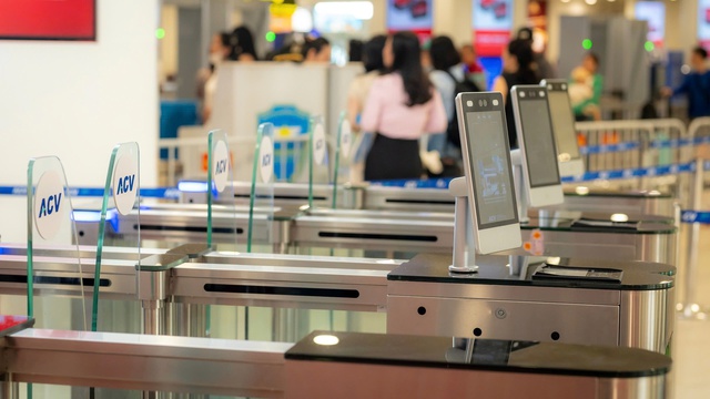 Người dân bay Vietnam Airlines và Vietjet Air tại Nội Bài chú ý: Cải tiến mới rút ngắn thời gian làm thủ tục, tăng khả năng thông qua- Ảnh 1. Người dân bay Vietnam Airlines và Vietjet Air tại Nội Bài chú ý: Cải tiến mới rút ngắn thời gian làm thủ tục, tăng khả năng thông qua- Ảnh 1.