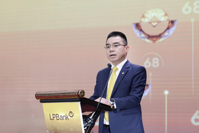 ĐHCĐ LPBank: Kế hoạch lợi nhuận 14.868 tỷ đồng trong năm nay, chia cổ tức tiền mặt tỷ lệ 25%- Ảnh 3. ĐHCĐ LPBank: Kế hoạch lợi nhuận 14.868 tỷ đồng trong năm nay, chia cổ tức tiền mặt tỷ lệ 25%- Ảnh 3.