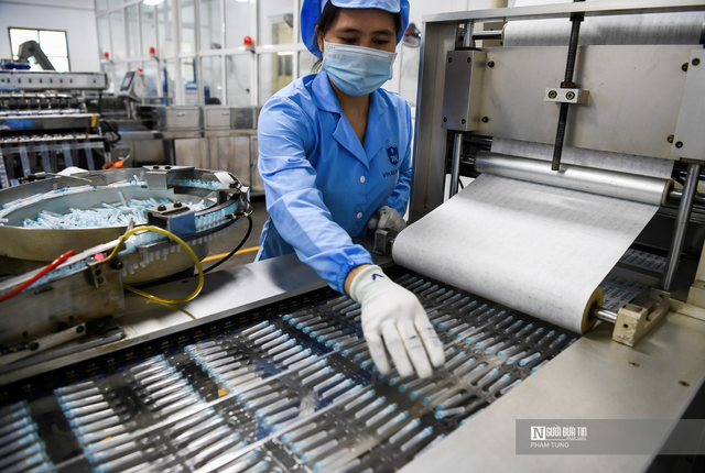 Đi làm dịp nghỉ lễ 30/4 - 1/5, lương của người lao động tính thế nào?- Ảnh 1. Đi làm dịp nghỉ lễ 30/4 - 1/5, lương của người lao động tính thế nào?- Ảnh 1.