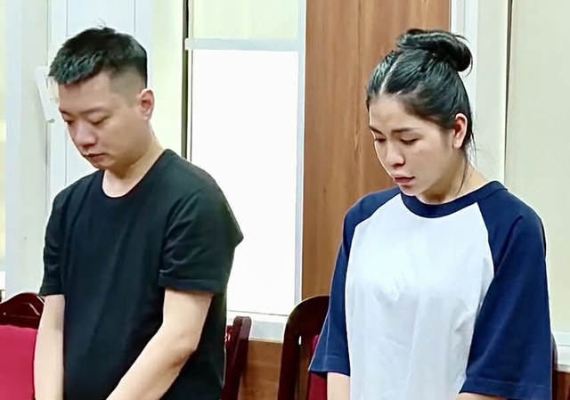 Công an thu hơn 24.000 hộp kẹo Kera khi khám xét trụ sở Công ty Chị Em Rọt- Ảnh 1. Công an thu hơn 24.000 hộp kẹo Kera khi khám xét trụ sở Công ty Chị Em Rọt- Ảnh 1.