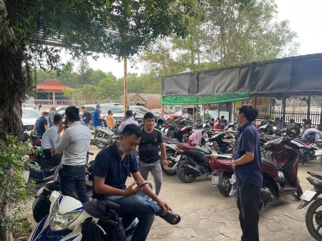 “Thời đến” với đất tỉnh: Phòng công chứng bắt đầu đông đúc trở lại, khách mua các nơi đổ về xem đất  - Ảnh 3.