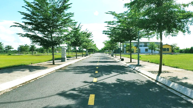 “Thời đến” với đất tỉnh: Phòng công chứng bắt đầu đông đúc trở lại, khách mua các nơi đổ về xem đất  - Ảnh 4.