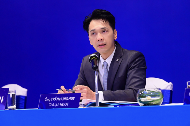 Cổ đông lo ngại chia cổ tức tiền mặt liên tục trong 6 năm sẽ "mất đi một ngân hàng ACB như hiện tại", Chủ tịch Trần Hùng Huy nói gì?- Ảnh 1.