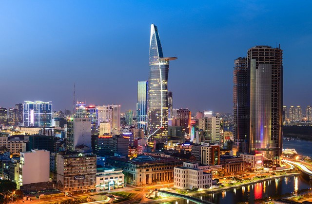 Các ngân hàng đang bơm bao nhiêu vốn cho bất động sản TP. HCM- Ảnh 1.