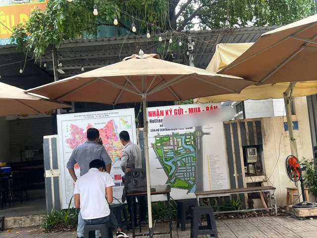 Xếp hàng từ sáng đến chiều mới được giải quyết hồ sơ, đất nền phía Nam chưa hạ nhiệt- Ảnh 10. Xếp hàng từ sáng đến chiều mới được giải quyết hồ sơ, đất nền phía Nam chưa hạ nhiệt- Ảnh 10.