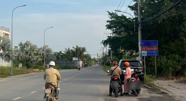 Xếp hàng từ sáng đến chiều mới được giải quyết hồ sơ, đất nền phía Nam chưa hạ nhiệt- Ảnh 9. Xếp hàng từ sáng đến chiều mới được giải quyết hồ sơ, đất nền phía Nam chưa hạ nhiệt- Ảnh 9.