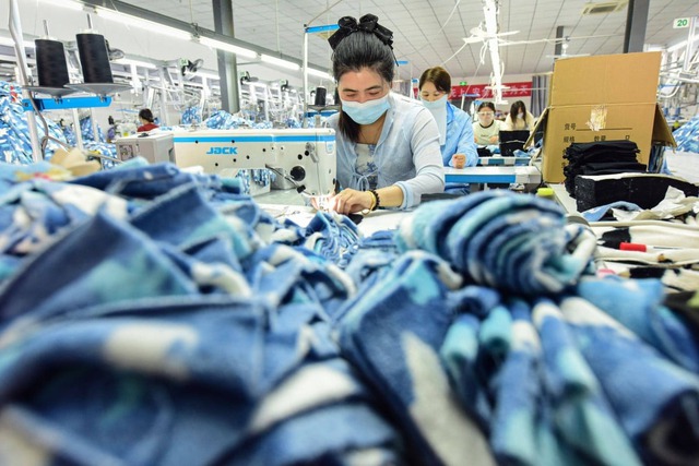'Ai cũng vội vã': Nhà máy Trung Quốc chạy hết công suất trở lại, đua xuất hàng sang Mỹ sau thoả thuận tạm thời- Ảnh 1.