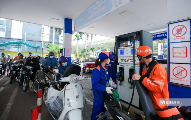 Chính thức đề xuất giảm thuế VAT với xăng dầu, máy giặt, lò vi sóng đến hết năm 2026- Ảnh 1. Chính thức đề xuất giảm thuế VAT với xăng dầu, máy giặt, lò vi sóng đến hết năm 2026- Ảnh 1.