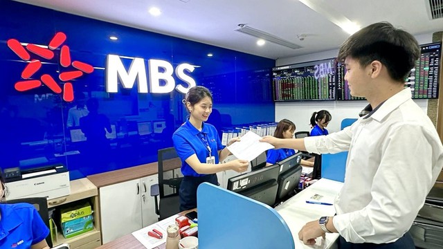 Cổ đông MBS sắp được mua 68,7 triệu cổ phiếu rẻ hơn 63% so với thị giá- Ảnh 1. Cổ đông MBS sắp được mua 68,7 triệu cổ phiếu rẻ hơn 63% so với thị giá- Ảnh 1.