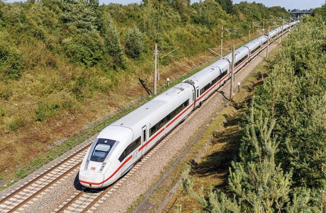 Chính thức: VinSpeed của tỷ phú Phạm Nhật Vượng đăng ký đầu tư dự án đường sắt Bắc - Nam - Ảnh 1.