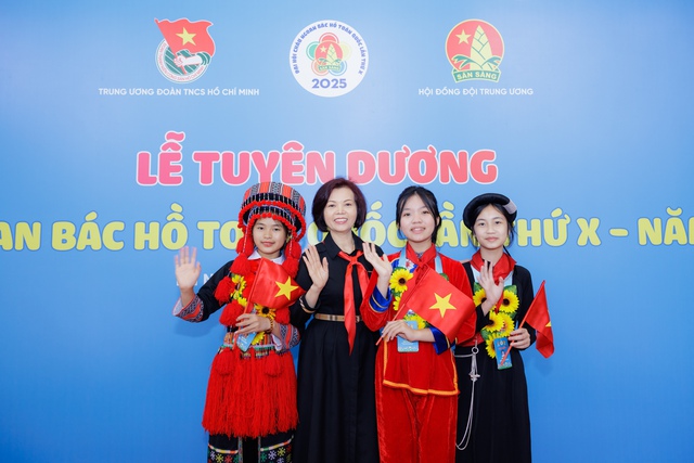 Vinamilk đồng hành cùng thiếu nhi Cháu ngoan Bác Hồ hướng đến kỷ niệm 135 năm ngày sinh nhật Bác- Ảnh 9. Vinamilk đồng hành cùng thiếu nhi Cháu ngoan Bác Hồ hướng đến kỷ niệm 135 năm ngày sinh nhật Bác- Ảnh 9.