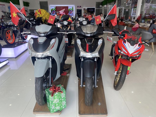 Giá Honda SH thấp hiếm có, một phiên bản giảm đậm gần 25 triệu đồng- Ảnh 1. Giá Honda SH thấp hiếm có, một phiên bản giảm đậm gần 25 triệu đồng- Ảnh 1.