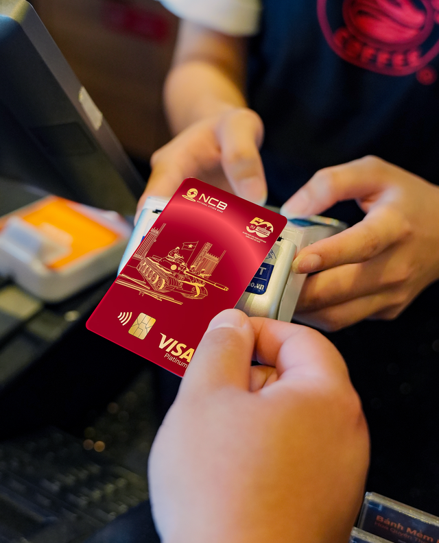 Độc lạ bộ ảnh “Một ngày xuôi dòng lịch sử” của thẻ Thống Nhất- Ảnh 6. Độc lạ bộ ảnh “Một ngày xuôi dòng lịch sử” của thẻ Thống Nhất- Ảnh 6.