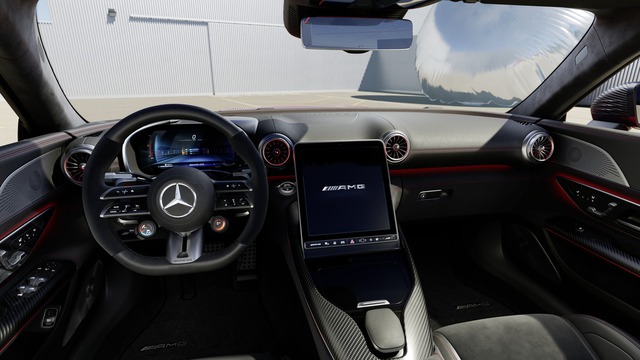 'Siêu phẩm' Mercedes-AMG SL 63 S E PERFORMANCE chính thức mở bán tại Việt Nam: Giới hạn chỉ 2 chiếc, giá hơn 12 tỷ đồng - Ảnh 6. 'Siêu phẩm' Mercedes-AMG SL 63 S E PERFORMANCE chính thức mở bán tại Việt Nam: Giới hạn chỉ 2 chiếc, giá hơn 12 tỷ đồng - Ảnh 6.