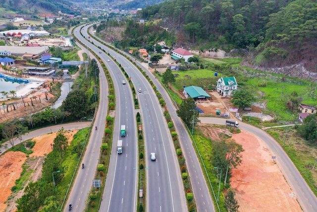 Dự án cao tốc Bảo Lộc – Liên Khương có chuyển động mới
- Ảnh 1. Dự án cao tốc Bảo Lộc – Liên Khương có chuyển động mới
- Ảnh 1.