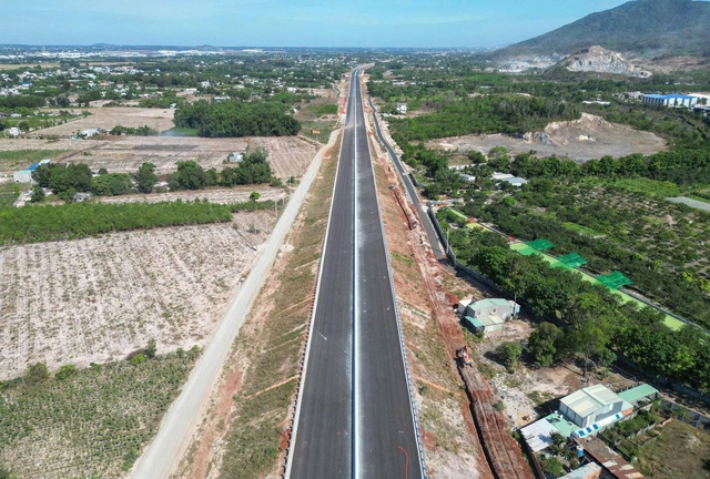 “Siêu đường” dài 54km, gần 18.000 tỉ đồng của Việt Nam được yêu cầu phải xong trước khi sân bay Long Thành hoạt động.- Ảnh 1. “Siêu đường” dài 54km, gần 18.000 tỉ đồng của Việt Nam được yêu cầu phải xong trước khi sân bay Long Thành hoạt động.- Ảnh 1.