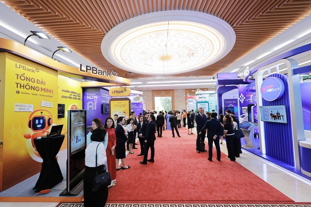 LPBank ghi dấu ấn với Tổng đài đa kênh thông minh tại sự kiện Chuyển đổi số ngành Ngân hàng 2025- Ảnh 3. LPBank ghi dấu ấn với Tổng đài đa kênh thông minh tại sự kiện Chuyển đổi số ngành Ngân hàng 2025- Ảnh 3.