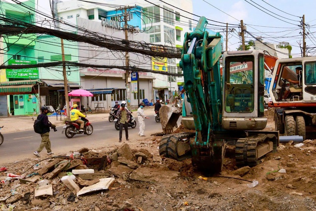 Cà Mau “cấp tốc” chuẩn bị thu hồi hơn 500 ha đất với tổng kinh phí trên 2.000 tỷ đồng, để thực hiện dự án trọng điểm dài 90 km kết nối với cực Nam của Tổ quốc
- Ảnh 1. Cà Mau “cấp tốc” chuẩn bị thu hồi hơn 500 ha đất với tổng kinh phí trên 2.000 tỷ đồng, để thực hiện dự án trọng điểm dài 90 km kết nối với cực Nam của Tổ quốc
- Ảnh 1.