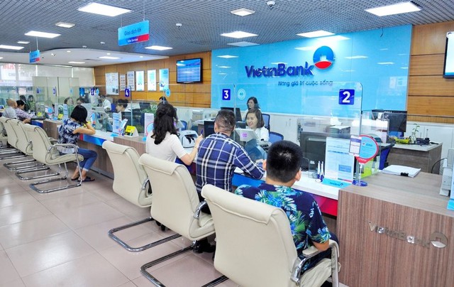 VietinBank bổ nhiệm cùng lúc 3 Phó Tổng giám đốc- Ảnh 1. VietinBank bổ nhiệm cùng lúc 3 Phó Tổng giám đốc- Ảnh 1.