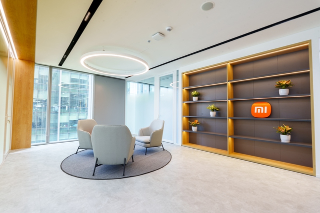 Xiaomi mở văn phòng 1.000m² giữa trung tâm TP.HCM đúng thời điểm đón tin vui doanh số: Smartphone chiếm gần 20% thị phần, TV bán 150.000 chiếc/12 tháng- Ảnh 6. Xiaomi mở văn phòng 1.000m² giữa trung tâm TP.HCM đúng thời điểm đón tin vui doanh số: Smartphone chiếm gần 20% thị phần, TV bán 150.000 chiếc/12 tháng- Ảnh 6.