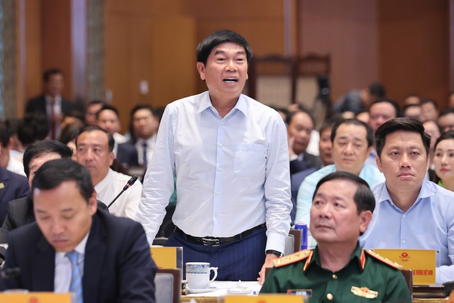 Trước Thủ tướng, tỷ phú Trần Đình Long bày tỏ điều ‘không ngờ’ ở Nghị quyết 68, đưa ra đề nghị đặc biệt về các dự án đầu tư công- Ảnh 2. Trước Thủ tướng, tỷ phú Trần Đình Long bày tỏ điều ‘không ngờ’ ở Nghị quyết 68, đưa ra đề nghị đặc biệt về các dự án đầu tư công- Ảnh 2.