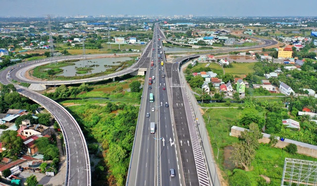 Liên tục xúc tiến đầu tư hạ tầng quy mô lớn, chuyên gia dự báo bất ngờ về thị trường BĐS khu Tây Tp.HCM - Ảnh 1. Liên tục xúc tiến đầu tư hạ tầng quy mô lớn, chuyên gia dự báo bất ngờ về thị trường BĐS khu Tây Tp.HCM - Ảnh 1.