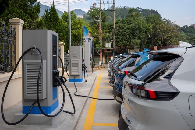 V-Green của tỷ phú Phạm Nhật Vượng tăng gấp đôi mục tiêu đầu tư trạm sạc tại Indonesia, cùng các đối tác rót 300 triệu USD- Ảnh 1. V-Green của tỷ phú Phạm Nhật Vượng tăng gấp đôi mục tiêu đầu tư trạm sạc tại Indonesia, cùng các đối tác rót 300 triệu USD- Ảnh 1.
