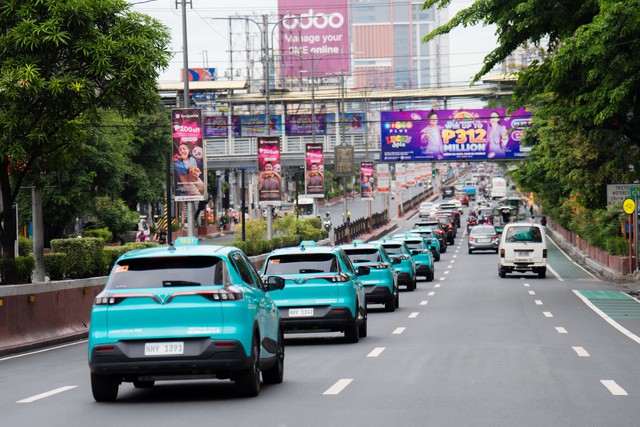 Công ty ông Phạm Nhật Vượng chính thức 'đổ bộ' quốc gia hơn 100 triệu dân, ứng dụng lọt top 1 trên Android và iOS với 100.000 lượt tải - Ảnh 1.