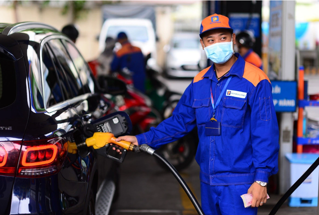 Giá xăng có thể tiếp tục tăng vào chiều 12/6 - Ảnh 1.