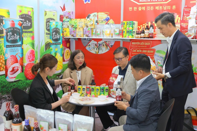 Nước mắm truyền thống Uncle Ba chạm khẩu vị Hàn Quốc - Ảnh 1.