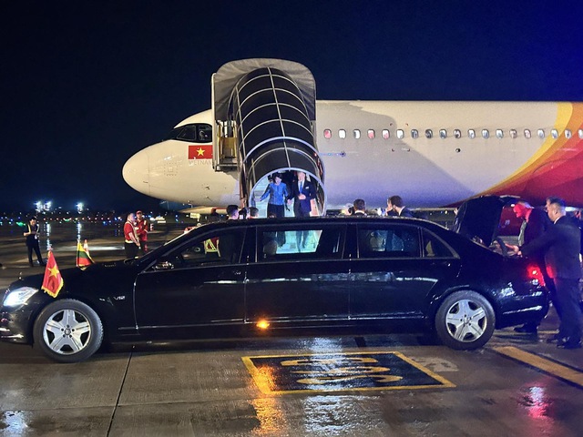 Tổng thống Litva đến Hà Nội trên chuyên cơ Vietjet - Ảnh 3.