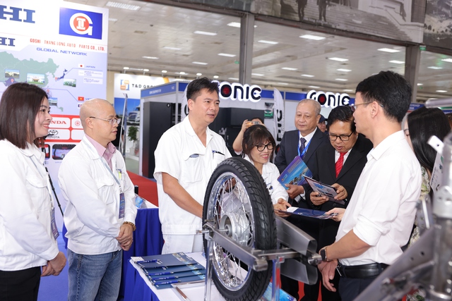 Gần 200 doanh nghiệp hội tụ tại Vietnam AutoExpo 2025: Đòn bẩy thần tốc cho công nghiệp ô tô Việt - Ảnh 1.