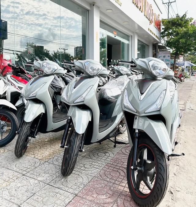 Xe ga giống Honda Vision vừa về đại lý đã giảm đậm: Thấp nhất 28,3 triệu đồng, ăn 1,9 lít xăng/100km - Ảnh 1.