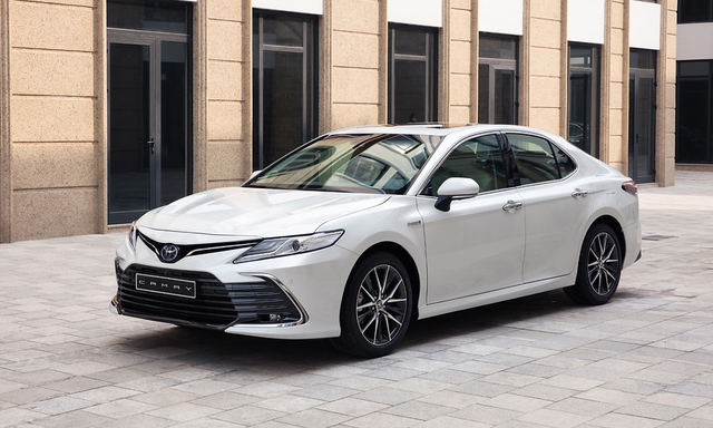 Bảng giá xe ô tô Toyota Việt Nam tháng 6/2025: Camry giảm tới 100 triệu đồng - Ảnh 1.