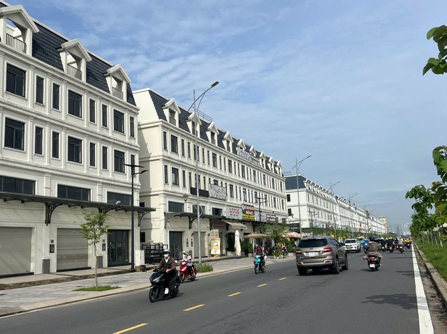 Shophouse triệu đô khu ven Tp.HCM: Chỗ hắt hiu, nơi sôi động, sự thật phía sau ít ai ngờ - Ảnh 10.
