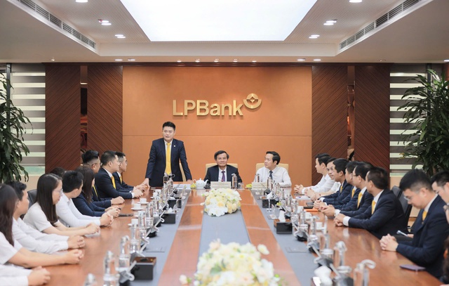Người thắp lại ngọn lửa bóng đá Ninh Bình, kiến tạo tương lai cho thế hệ trẻ - Ảnh 1.