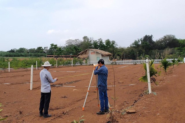 Thửa đất 200m2, nay muốn chuyển mục đích sử dụng 100m2 sang đất ở để xây nhà, cán bộ địa phương không tiếp nhận: Bộ Nông nghiệp và Môi trường nói gì?- Ảnh 1. Thửa đất 200m2, nay muốn chuyển mục đích sử dụng 100m2 sang đất ở để xây nhà, cán bộ địa phương không tiếp nhận: Bộ Nông nghiệp và Môi trường nói gì?- Ảnh 1.