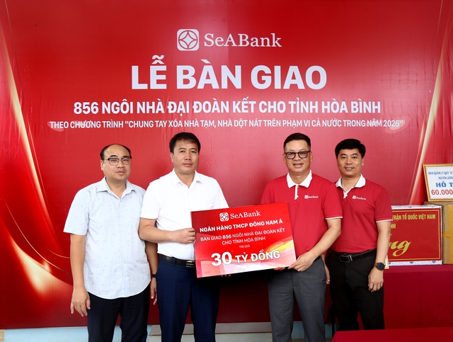 SeABank bàn giao 856 căn nhà đại đoàn kết cho tỉnh Hòa Bình - Ảnh 1.